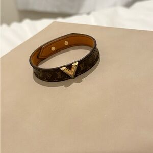 Louis Vuitton Essential V Bracelet